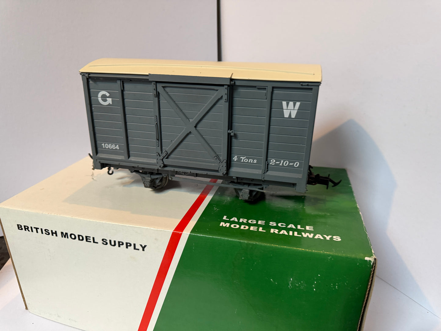 Accucraft R19-5C – G W GOODS VAN GW DARK GREY