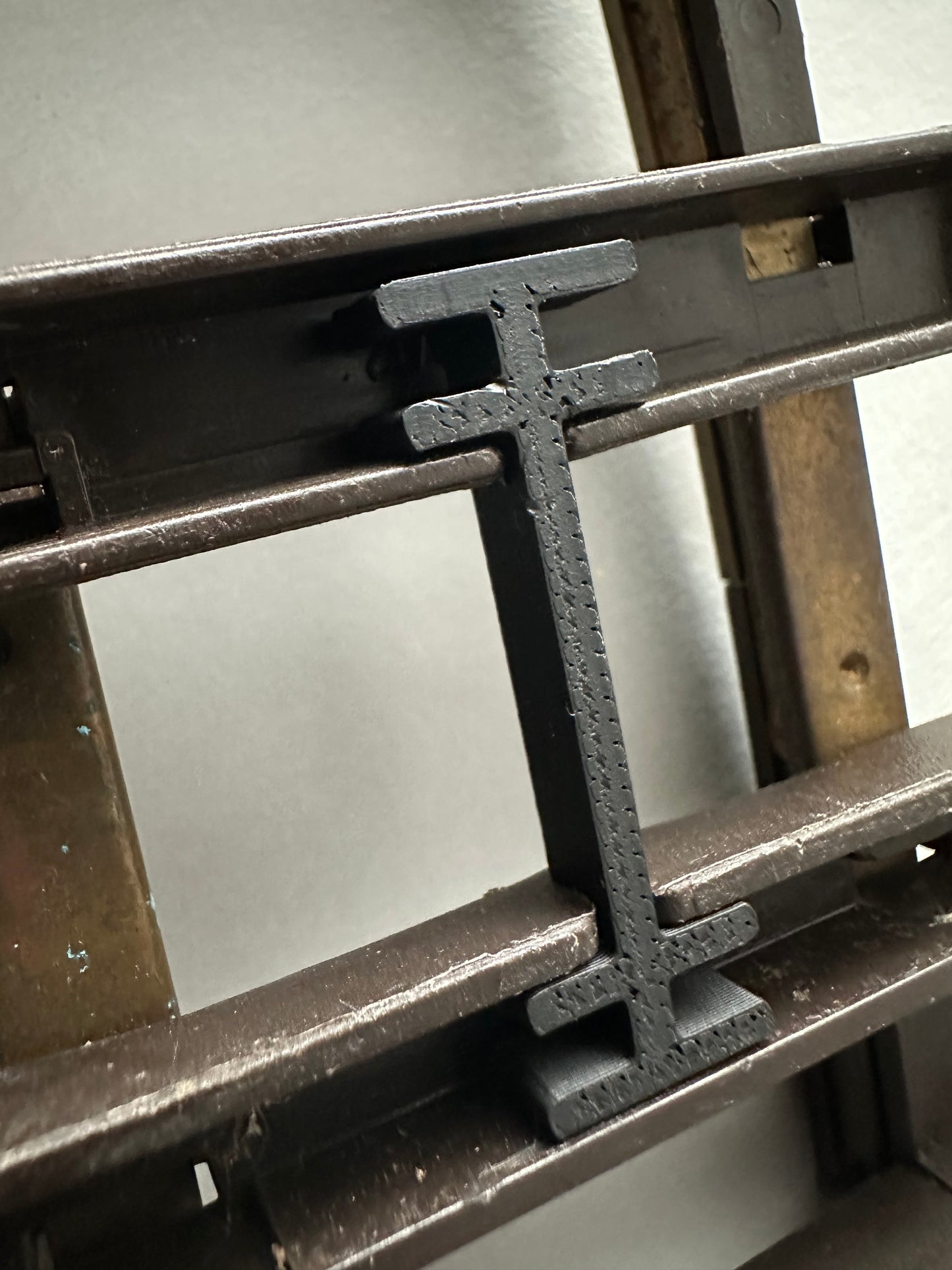 LGB Track Clips pack of 30