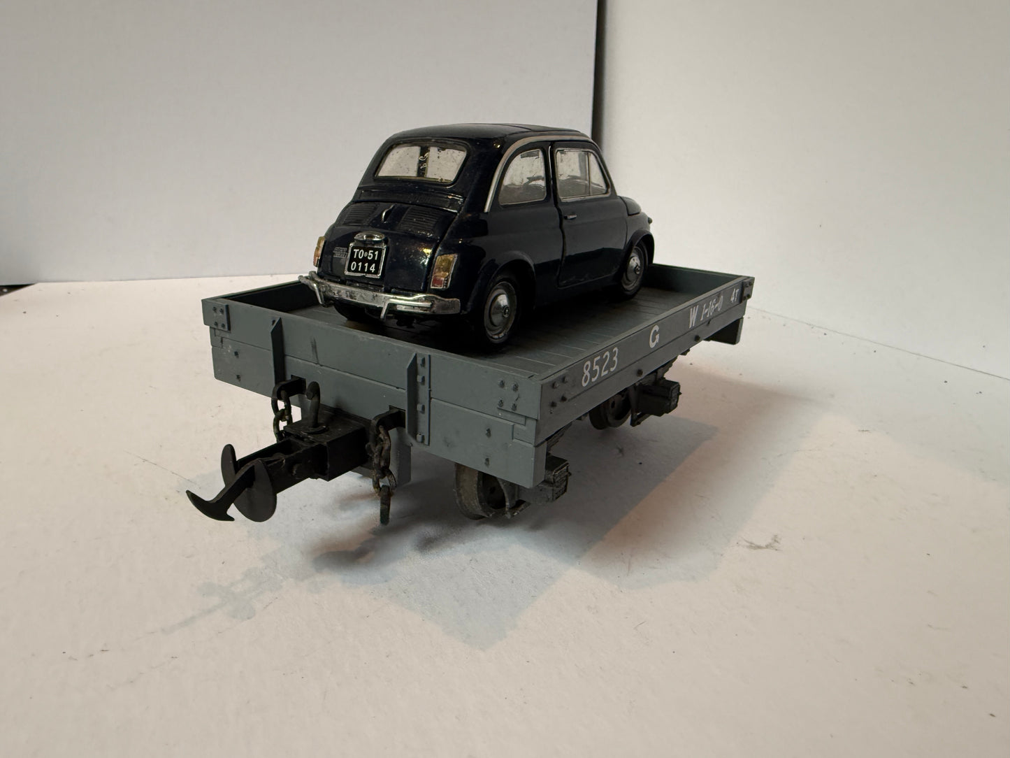Accucraft R19-8C G W DARK GREY #8523with fiat 500