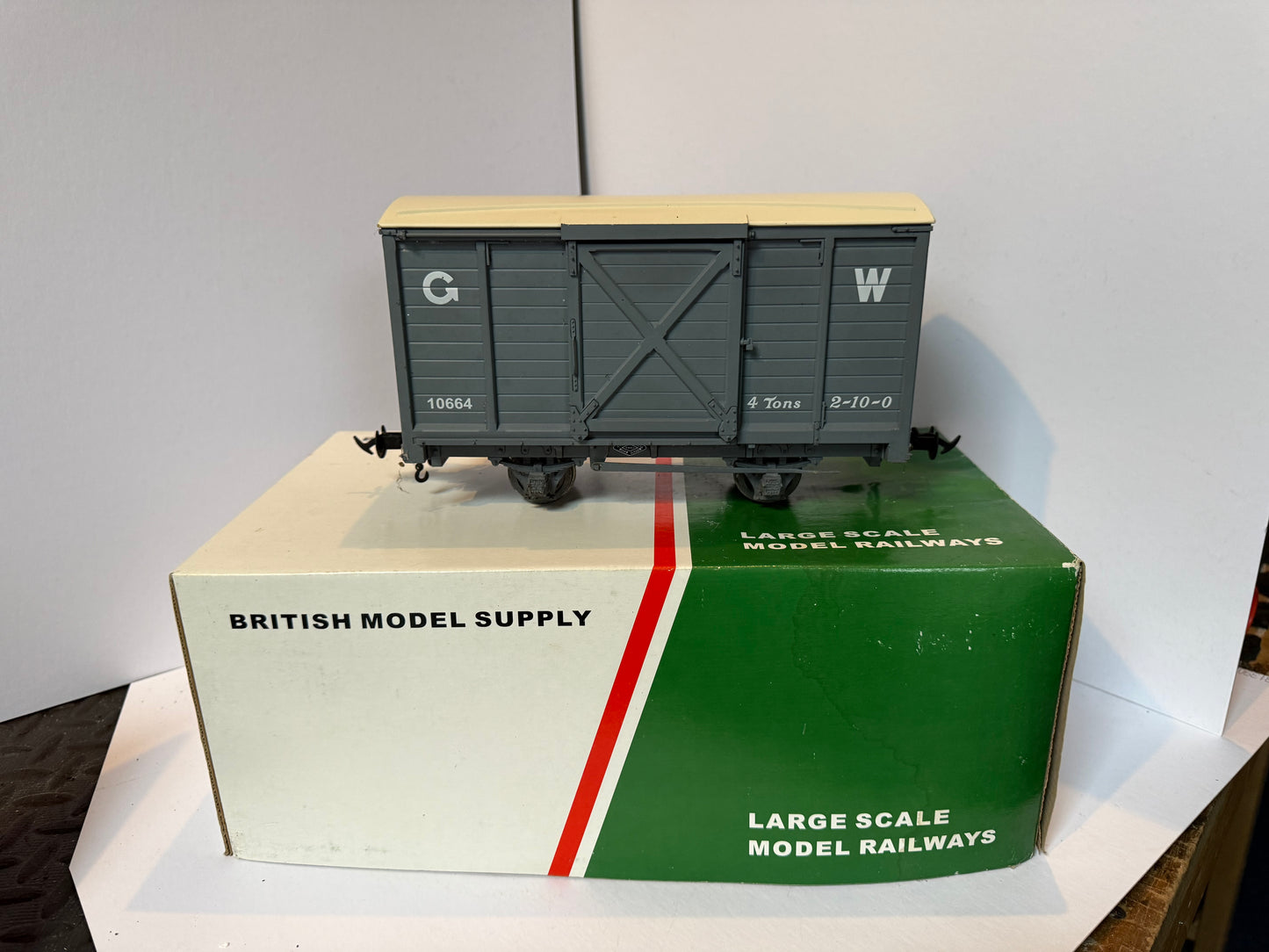 Accucraft R19-5C – G W GOODS VAN GW DARK GREY