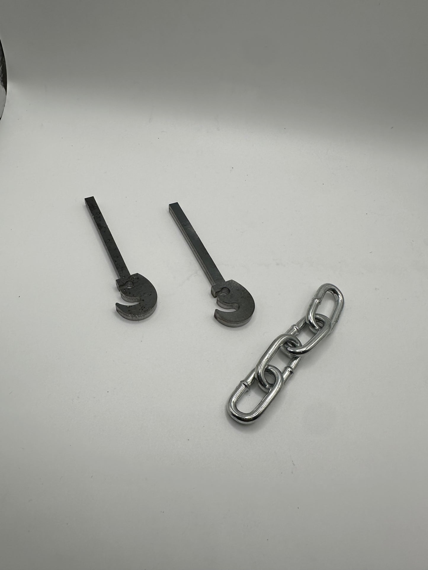 5” Gauge Hooks and chain (pair)