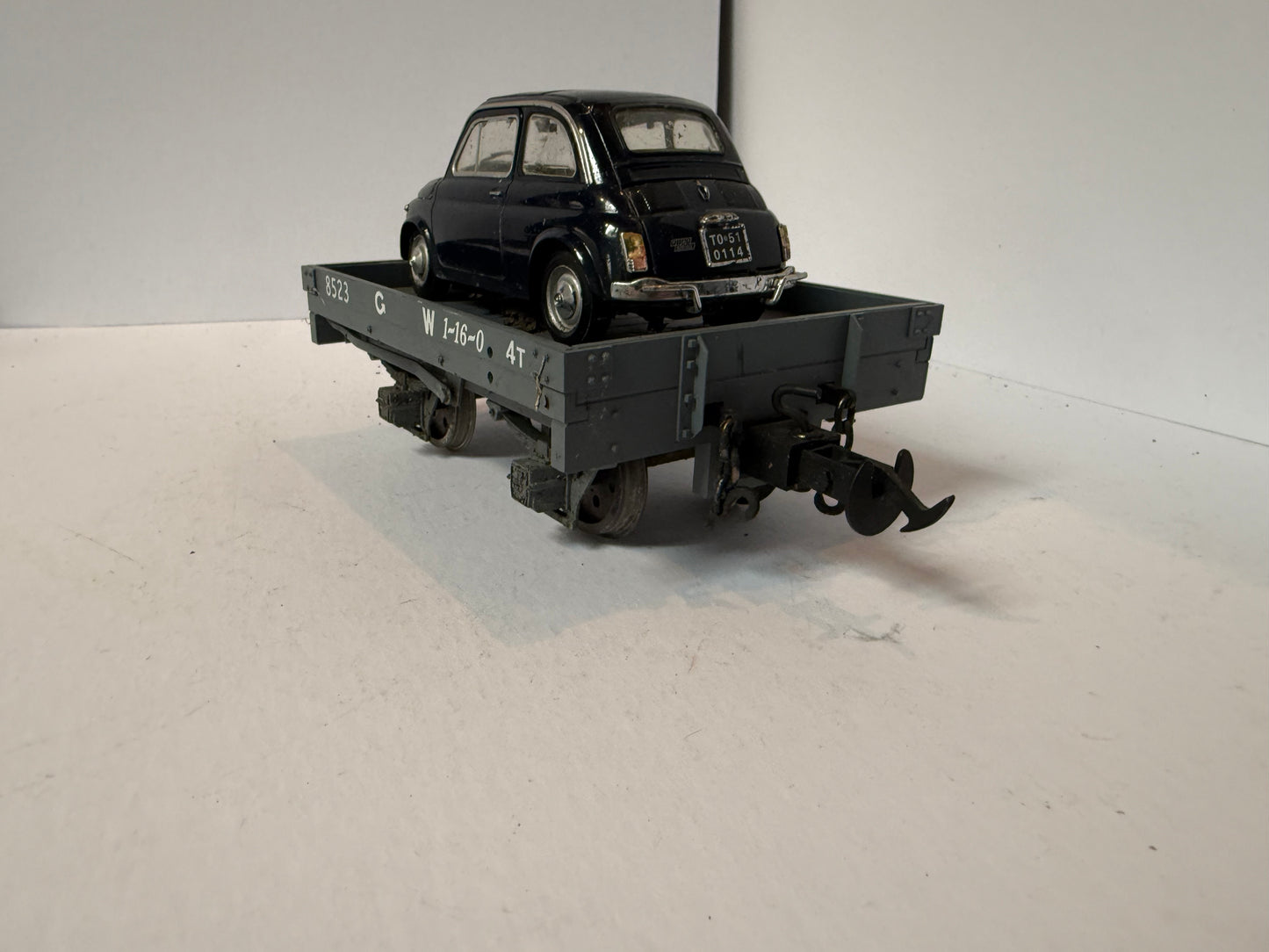 Accucraft R19-8C G W DARK GREY #8523with fiat 500