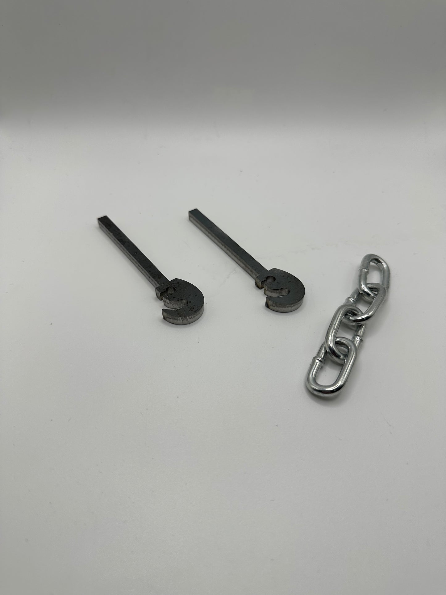 5” Gauge Hooks and chain (pair)