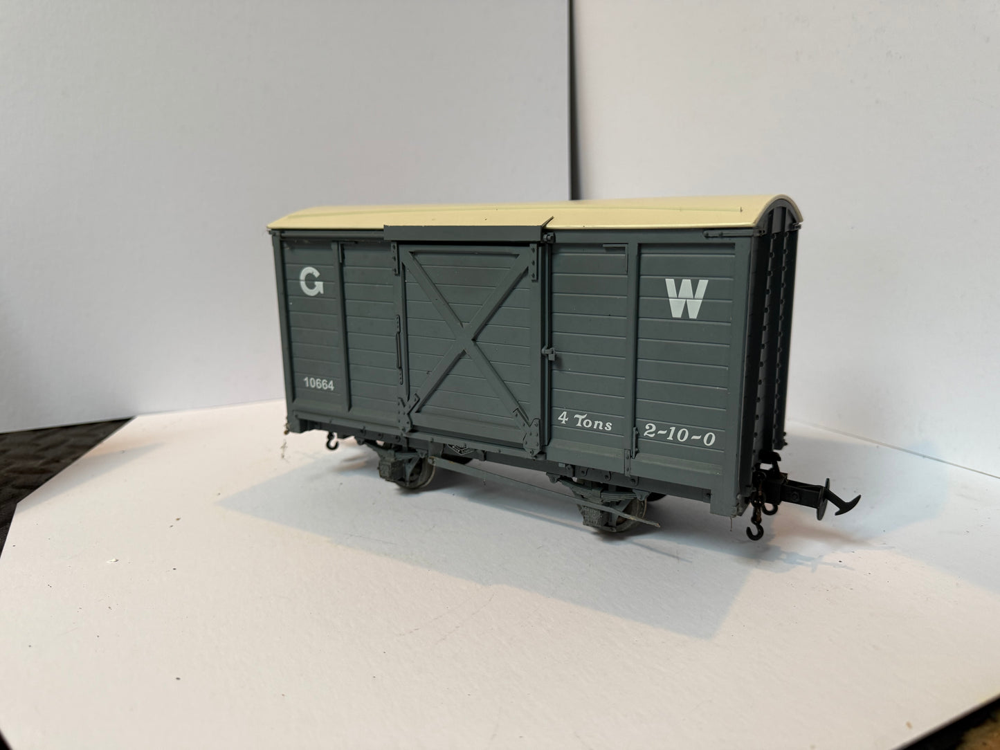 Accucraft R19-5C – G W GOODS VAN GW DARK GREY