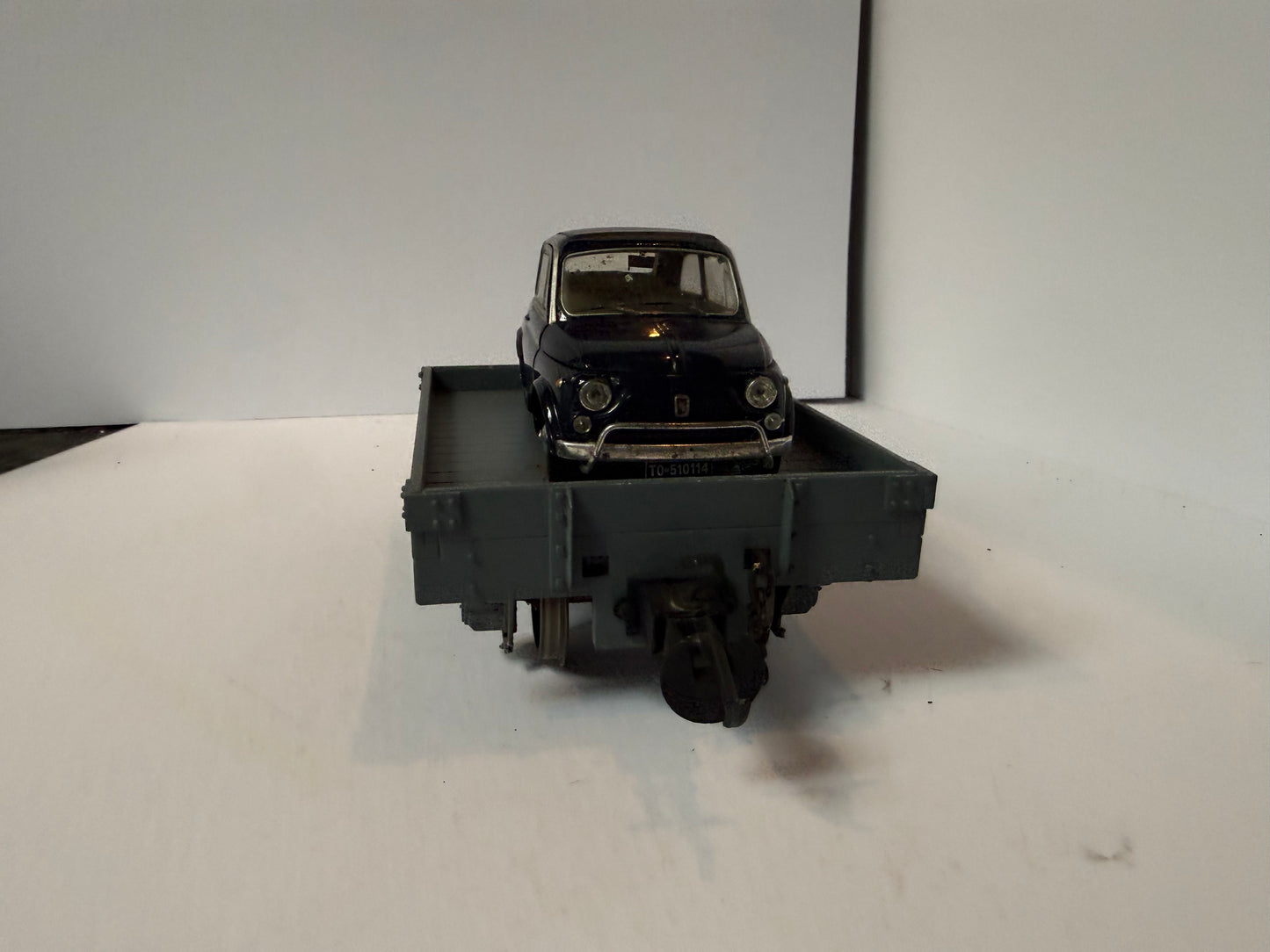 Accucraft R19-8C G W DARK GREY #8523with fiat 500
