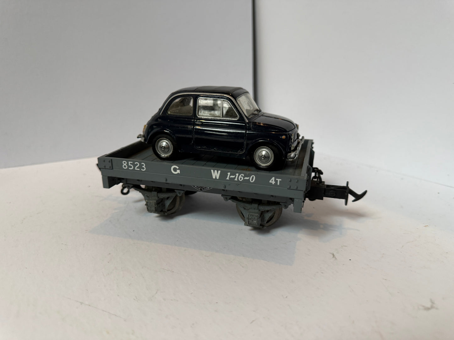 Accucraft R19-8C G W DARK GREY #8523with fiat 500