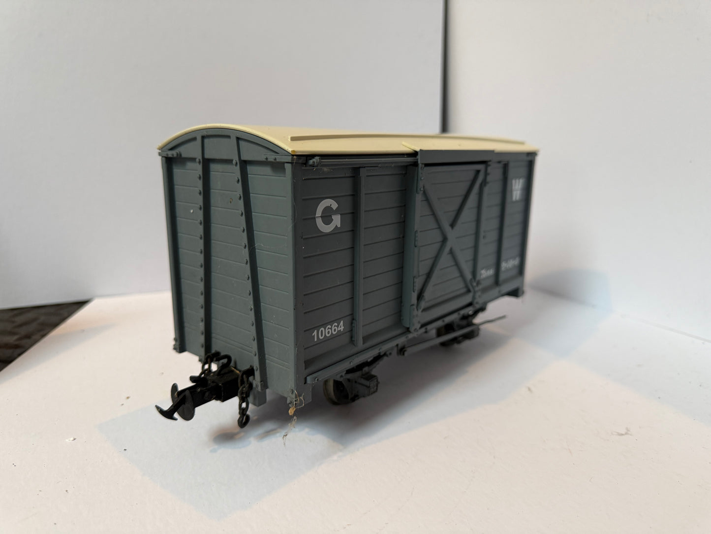 Accucraft R19-5C – G W GOODS VAN GW DARK GREY