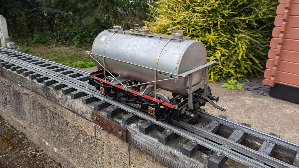 5 Inch Gauge SHELL Tank Wagon – Used Garden Railway